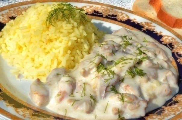 Курица в молочно - чесночном соусе - блюдо, которое просто и быстро готовится. Мягкая курочка и нежн