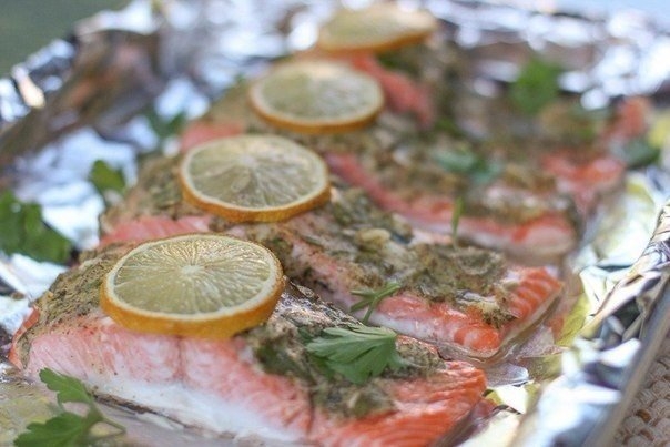 Ароматная красная рыбка с пикантным вкусом дижонской горчицы и чеснока. Невероятное сочетание!