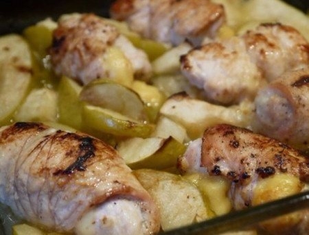 Ароматные куриные рулетики понравятся всем гостям за столом. Угощаю сочным рецептом!