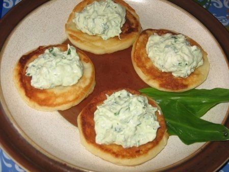 Пышные оладьи с нежнейшим творожным кремом. Великолепно к чаю!