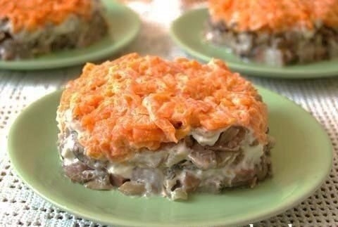 Изящный слоеный салат на все случаи жизни. Готовим?