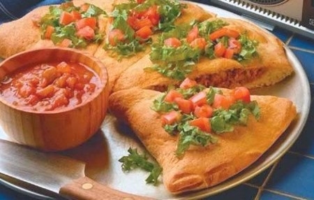 Замечательный закусочный пирог с любимой рыбкой! К вашему столу подойдет идеально!