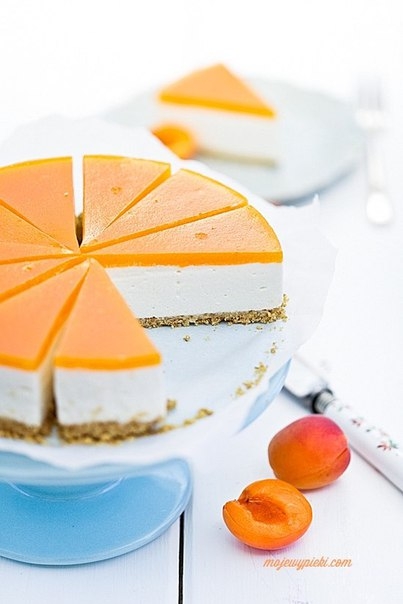 Творожно-йогуртовый торт с абрикосовым желе
