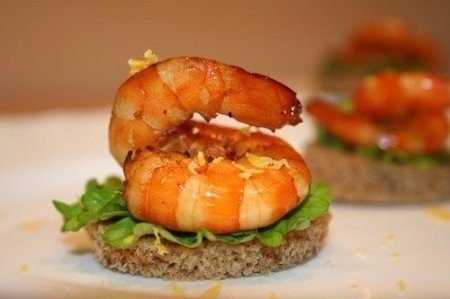 Отличный вариант приготовления ярких креветочек для канапе. Гости будут в изумлении!