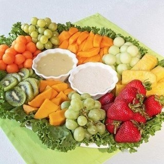 Подаем фрукты по-гавайски + 2 сладких соуса: банановый и имбирный