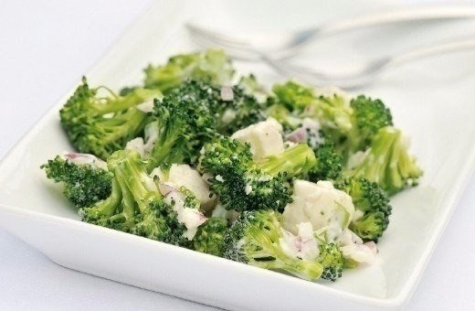 Вкуснейший салат с любимым сыром и нежной брокколи. Легкий и аппетитный!