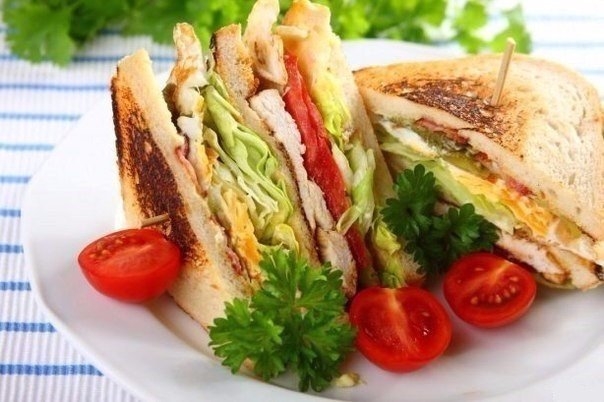 Перекусить на работе дело хорошее, особенно когда в припасе такой чудный сендвич!