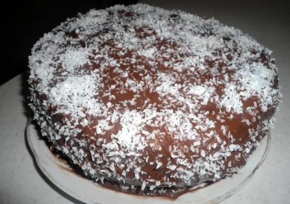 Торт в мультиварке "Шоколадный бисквит с малиновой начинкой"