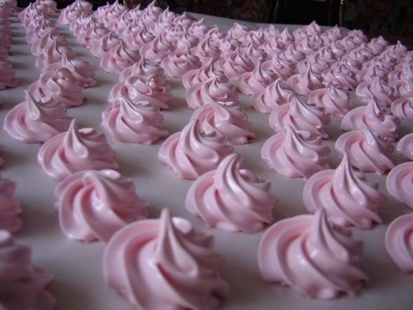 Любителям зефира посвящается! Нежные розовые "облака" из крема на вашем чаепитии!