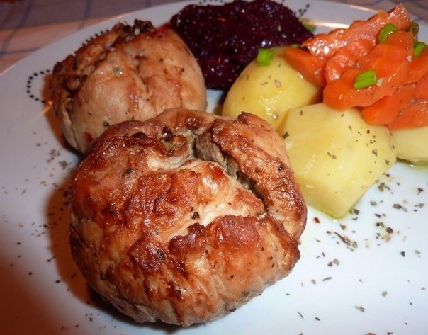 Чудесные "бомбочки" из куриного филе с грибным сюрпризом внутри! Отличная идея!