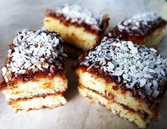 Для тех, кто не любит приторных десертов! Творожный десерт не сладкий совсем, но зато низкокалорийны