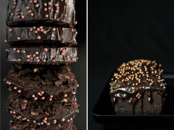Шоколадный кекс с орехами и сухофруктами