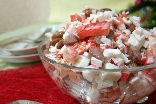 Простой в приготовлении сытный салатик для семейного стола. Пикантно и вкусно!