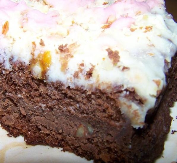 Шоколадный торт на темном шоколаде с миндалем, курагой и сыром Рикотта