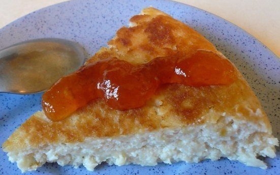 Нежная и сочная, сладкая запеканка из полезного творога и яблок! Простой рецепт!