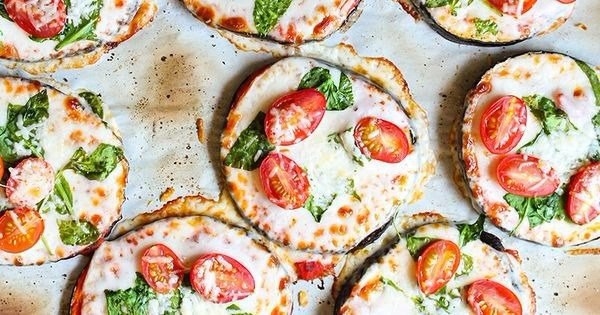 пиццу из теста делали, из кабачков делали, давайте теперь из баклажанов сделаем! Оригинально!