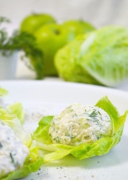 Яркий красивый салат - обязательный атрибут нашего стола. Вот еще один вариант такого блюда!