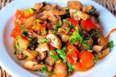 Разноцветное яркое рагу для украшения стола и поднятия настроения! Сочного вам обеда и ужина!