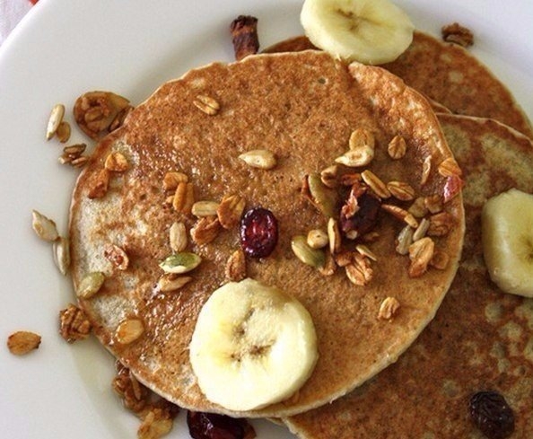 Для легкого перекуса в течение дня идеально подойдет овсяные оладьи! Готовить легче легкого!