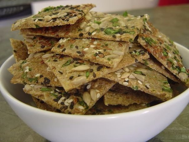 Специальный рецепт для сторонников сыроедения. Получаются отличные хлебцы!