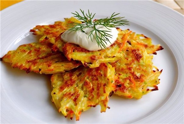 Драники, деруны, или картофельные оладьи - простое приготовление, вкусная закуска.