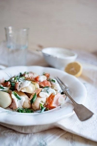 Нежный и вкусный салатик под изумительным соусом! Наслаждаемся!