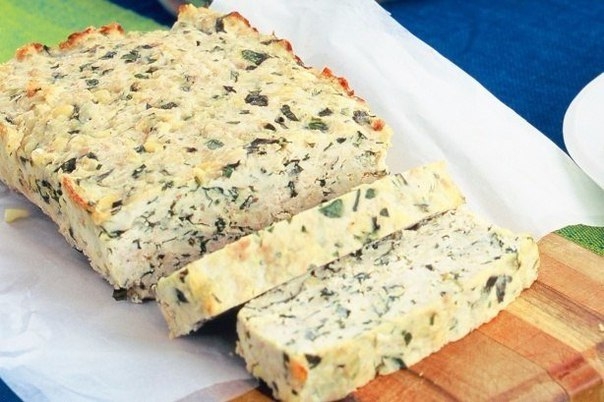 Легкая запеканка из куриного фарша, особое очарование которой придают кедровые орешки. Изысканный вк