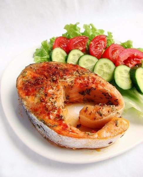 Форель с копченой паприкой очень вкусное и не хлопотное блюдо. Рыбка получается очень сочной и арома