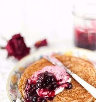 Блины необычные на вкус, очень нежные, благодаря рикотте, и ароматные из-за спельты. Конечно, если н