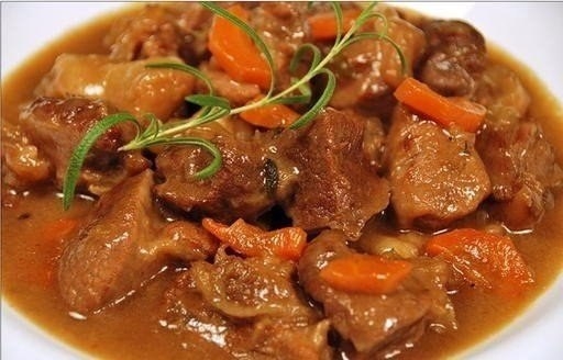 Гуляш должен быть сочным, мясо нежнейшим и ароматным, именно таким всё получается по нашему рецепту!