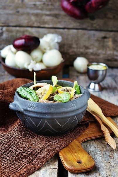 По рецепту курица запекается целиком,и потом все мясо идет в салат. Но это на большое количество пор