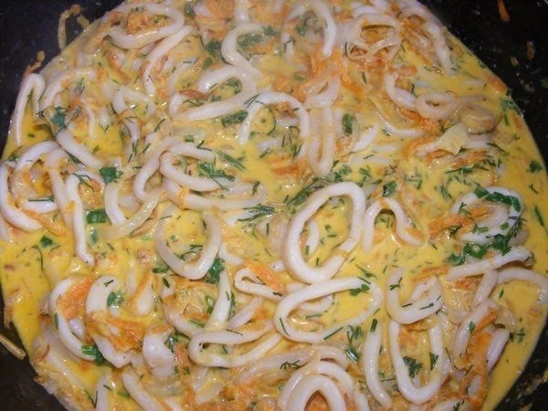 Все просто до безобразия. И быстро. И вкусно. Если, разумеется вы любите кальмары.