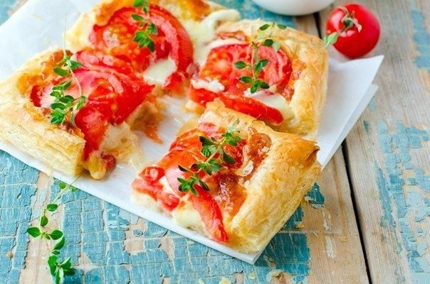 Тарт с помидорами и сыром — отличная закуска!