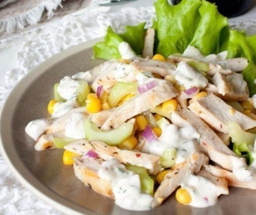 Хрустящий салатик из овощей и кальмарчика. Потрясающе вкусно!
