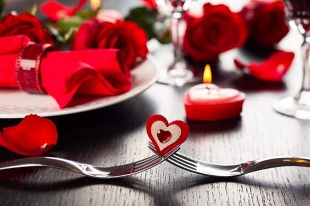 День святого Валентина: сервировка в красных тонах