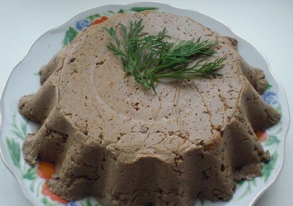 Получается очень вкусный и нежный паштет. По желанию в него можно добавить, грибы, грецкие орехи, че
