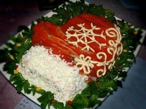 салат «Варежка Деда Мороза» с красной рыбкой