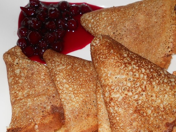 блины в сахаре. блины в сахаре. тонкие блинчики на кефире. блины с сахаром. блины в сахаре.