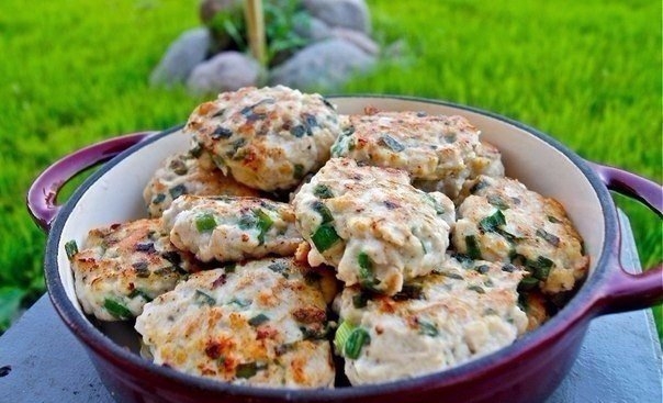Невероятно нежные котлетки из курочки! Что может быть вкуснее???