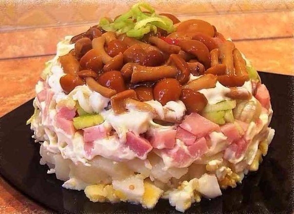 Красота на вашем столе гарантирована! Очень вкусный закусочный салатик!