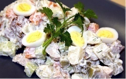 Очень сытный салатик, на вкус невероятный! Все гости будут в восторге!