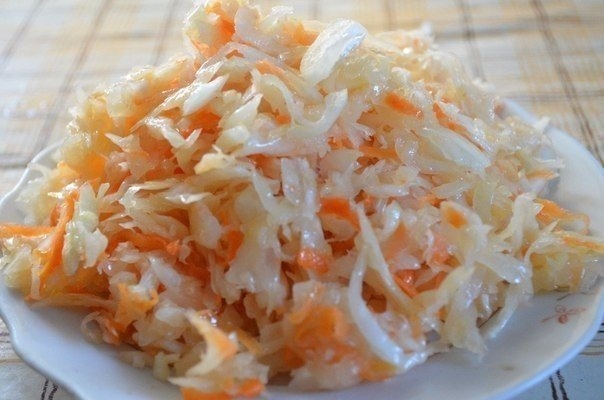 Витаминки с кислинкой! Похрустите квашеной капусткой с нами!