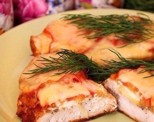 Нежнейшая курочка под пикантной сырной корочкой! Бегу на кухню готовить - вы со мной?