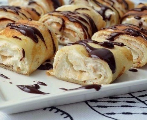 Рулетики из блинчиков с творожно&ndash;банановым кремом &mdash; вкуснее вы не пробовали! Сами тают во рту!