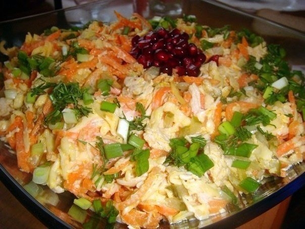 Простой, но очень нежный и вкусный салат.