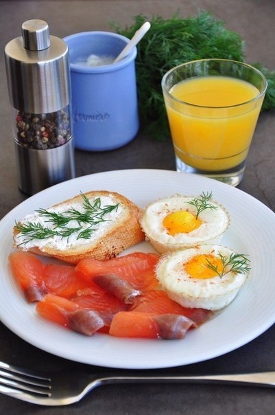 Яйца в корзинках - быстрый завтрак
