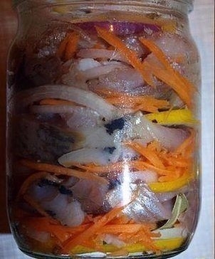 А засолить селедочку лучше дома! На свой вкус!