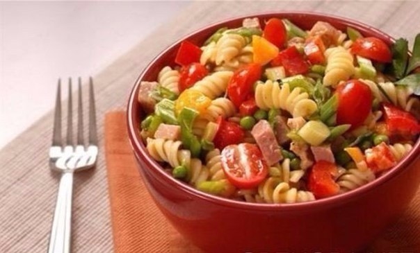 Ярко, красочно и сочно - это итальянская кухня! Давайте сегодня из нее приготовим салат!