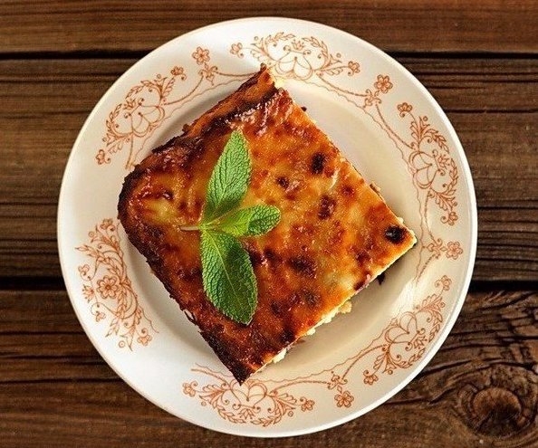 Очень вкусно и необычайно полезно кушать творожные запеканки, да еще и с фруктами!