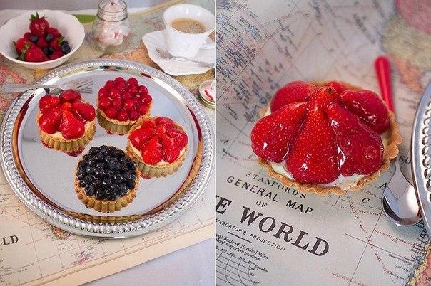 Французские пирожные с заварным кремом и ягодами/French berries tartlets